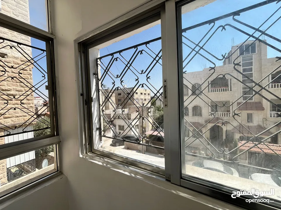 شقة للايجار بموقع حيوي