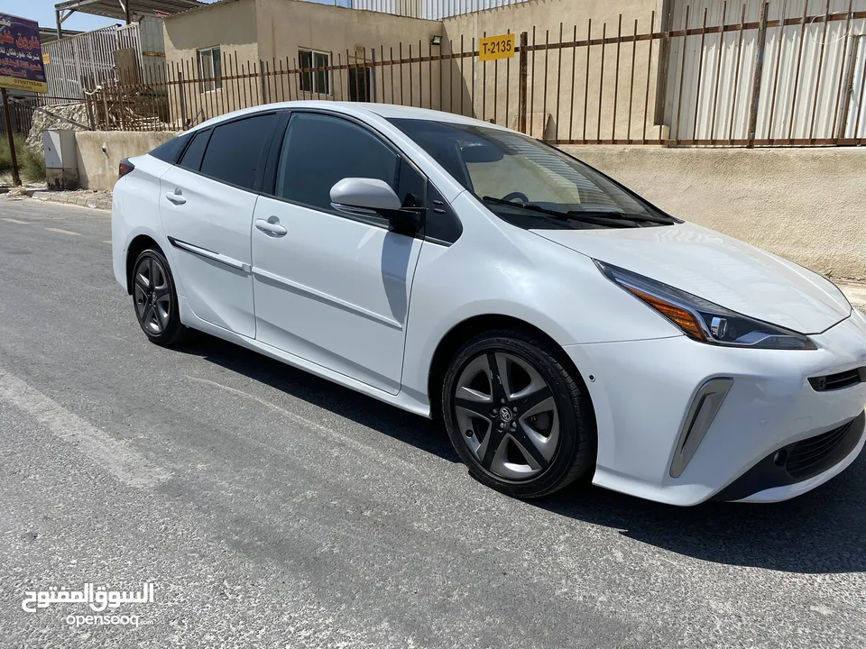 تويوتا بريوس تصلح للاعفاءات والجمرك 2022 ماشيه 10 الاف فحص 4 جيد صنف Xle فل كامل
