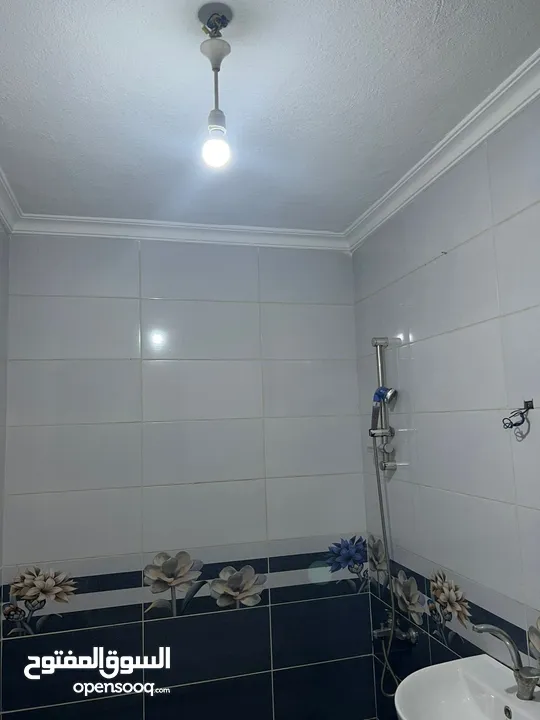 شقة مميزة جدا للبيع بالقرب من مستشفى الأمير حمزة (بسعر مغري)