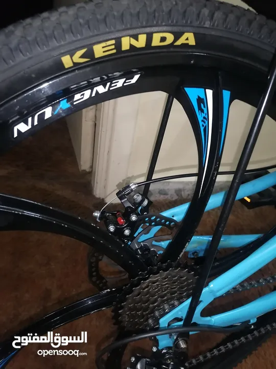 بسكليت جنط 26 لون ازرق قابل للطوي بحاله الوكاله ولا خدش مع الكفاله 1 سنه إقرأ الوصف bike