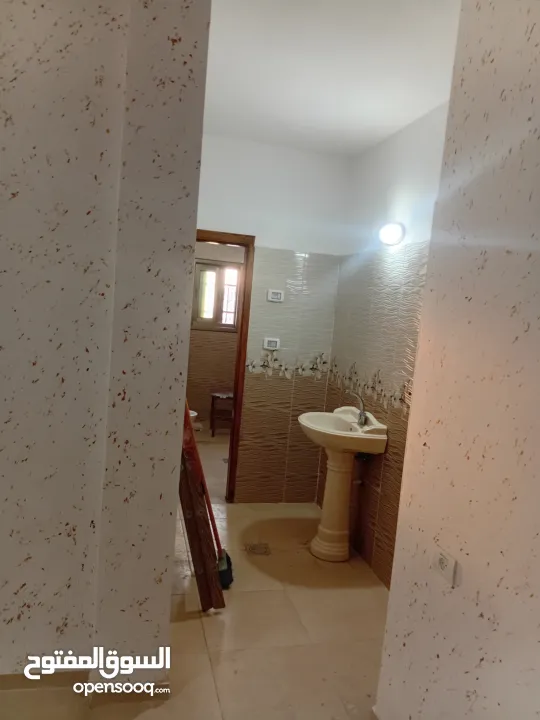 مطلوب عرسان لشقه سكنيه طابق ثالث