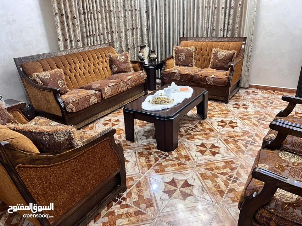 طقم كنب بحاله ممتازه