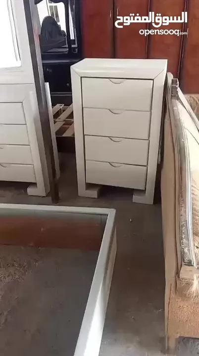 غرفة نوم أنيقة للبيع   الخشب: لاتيه مقاس 18  تصميم عصري ونظيف