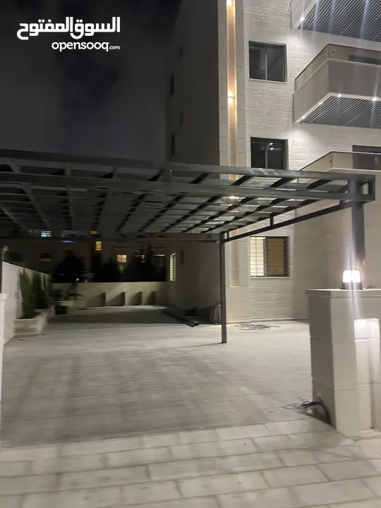 شقة طابق ارضي مدخل مستقل للبيع جنوب الراهبات مساحة 165 متر مع حديقة وكراج خاص قرب كلية غرناطه