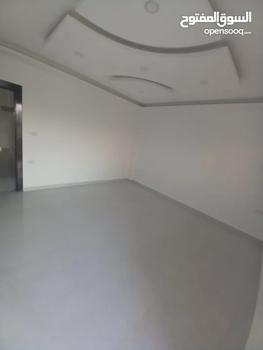 شقة ارضية جديدة للبيع بسعر مغري
