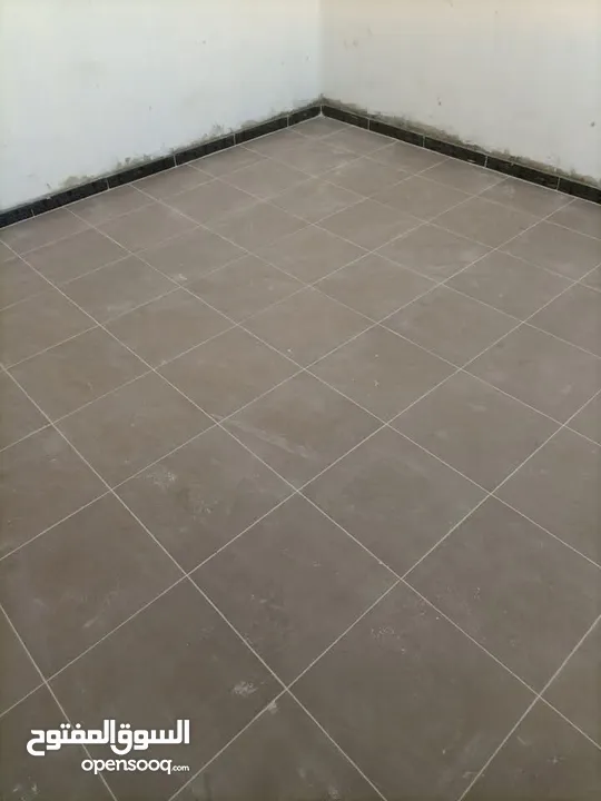 بليط وكافة أعمال السيراميك والرخام والجرانيت وبديل الرخام والخشب وكافة الصيانة الداخلية بكل مايلزم