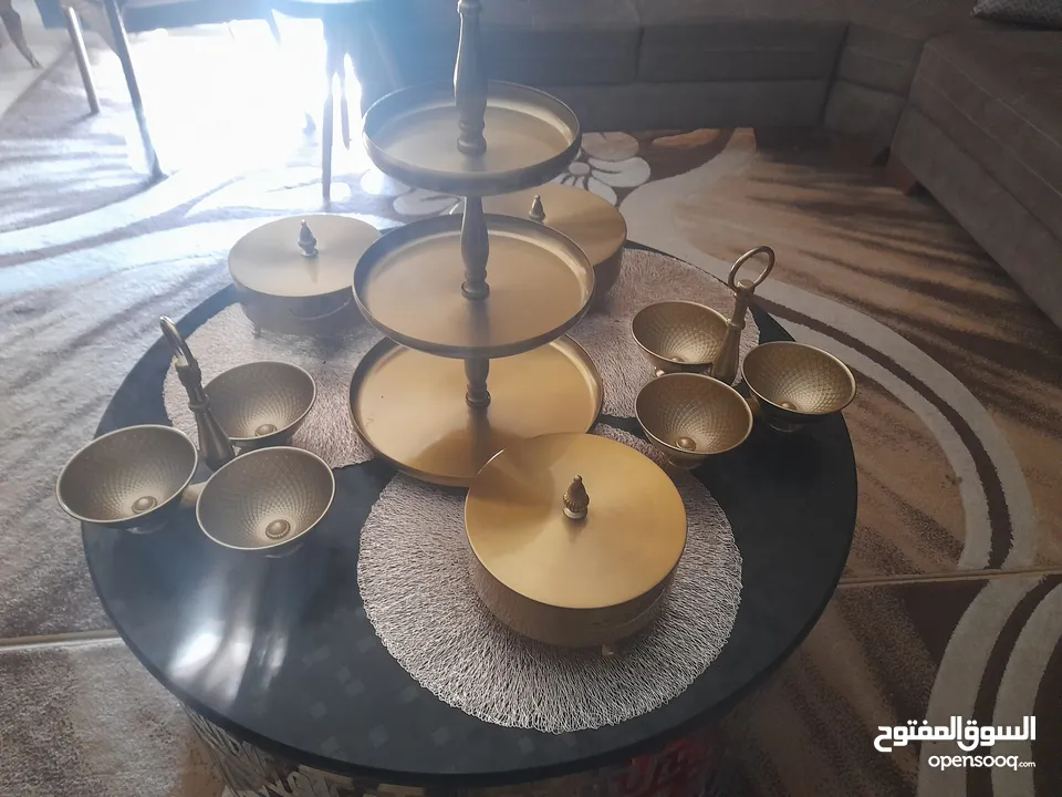 تحف وانتيكات ونحاسيات بسعر مغري من المالك