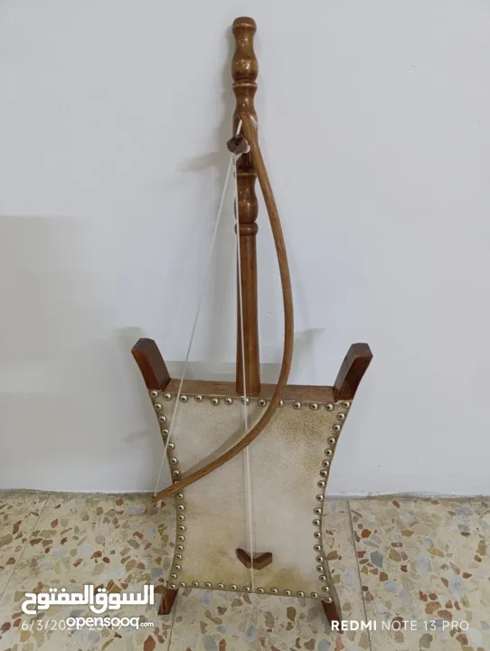 مجموعة متنوعة من الالات الموسيقية من الجلد الطبيعي وشغل يدوي 100%