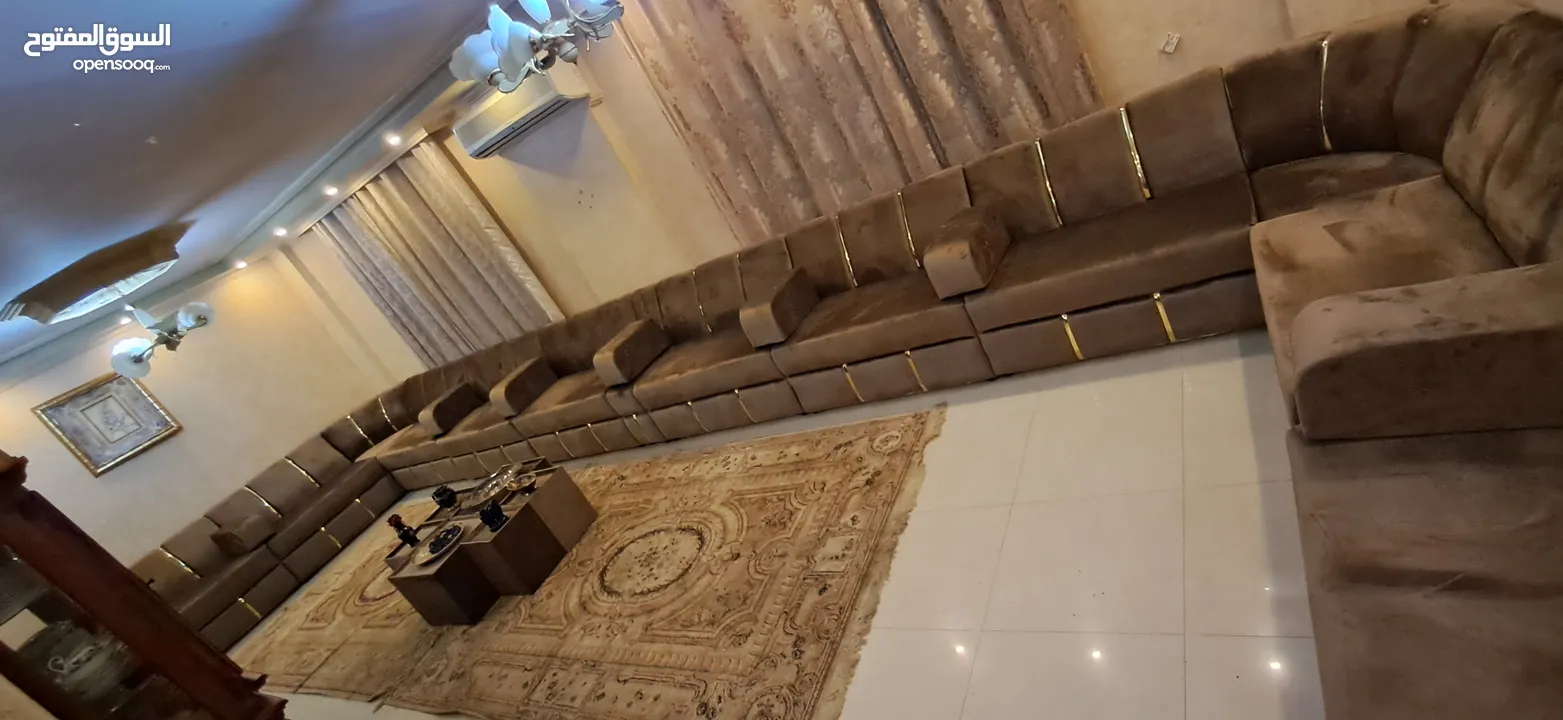 مجلس خليجى تفصيل بحال الوكاله للبيع فى اربد 34 مقعد بغطى 21 متر طولى