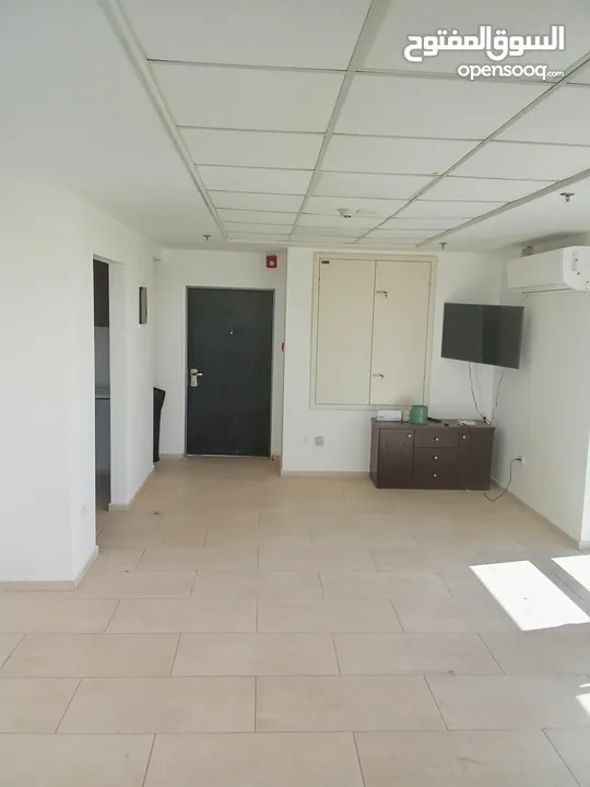 مكتب للايجار - رووف مع تراس