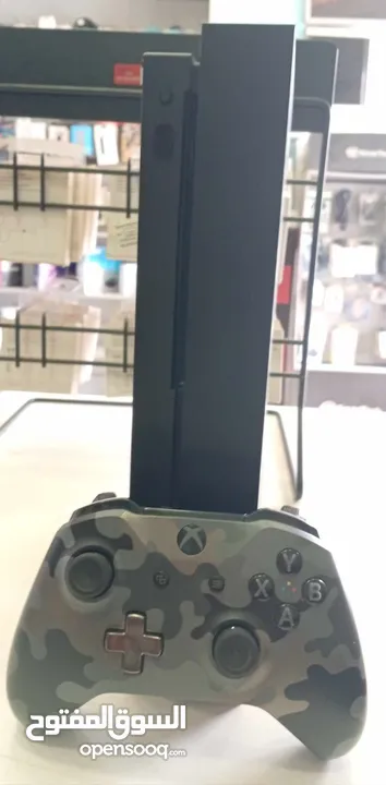 جهاز xbox one x بحاله ممتازه بسعر 750 شيكل