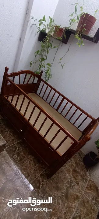 سرير اطفال خشب ثقييل ......
