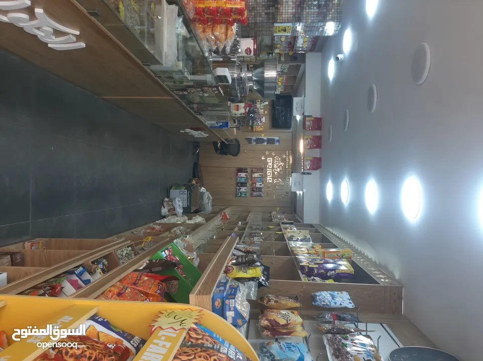 محمص للبيع بكامل عدته وبضاعته البيع بداعي السفر والعودة الى سوريا المحمص يعمل بشكل جيد وقابل للتطوير