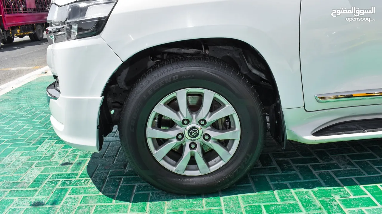 Toyota Land Cruiser 2016 GCC V6 - With sunroof