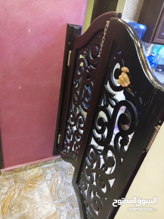 باب خشب متحرك رداد مستعمل استعمال بسيط للبيع بسعر 20