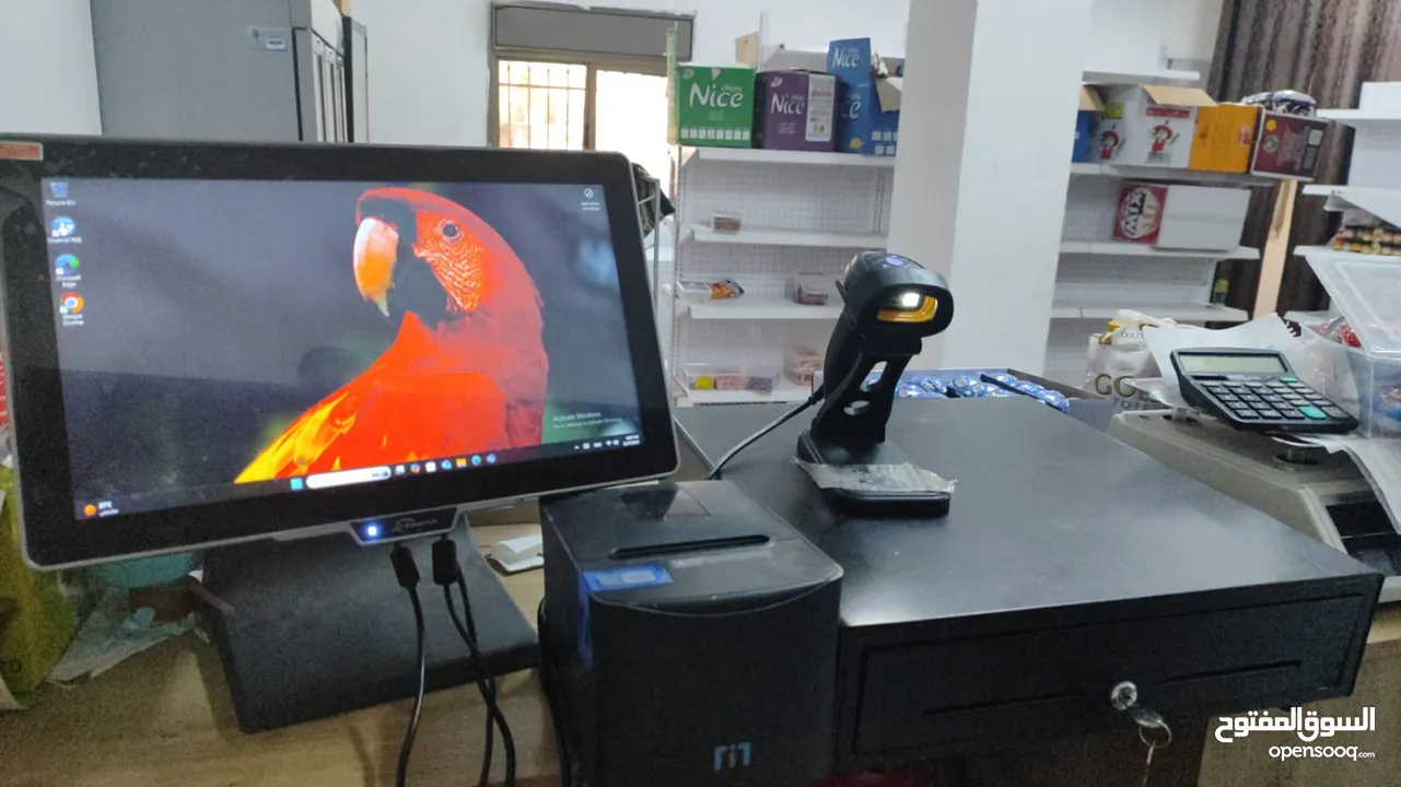 ثلاجة وفريزر وماكنة كاش للبيع