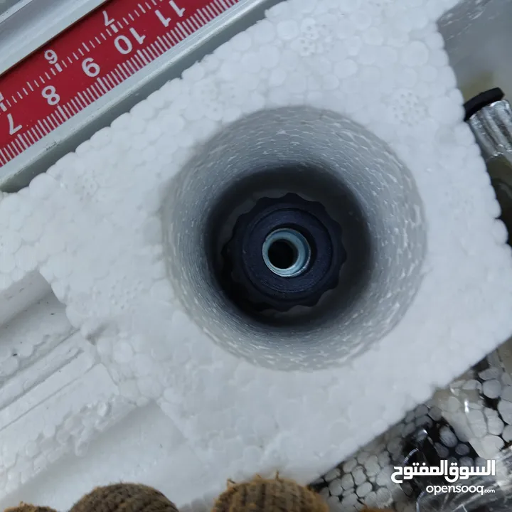 مقص بلاط  وعدة بناء وآليات للبيع