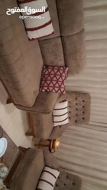 طقم كنب بحاله ممتازه