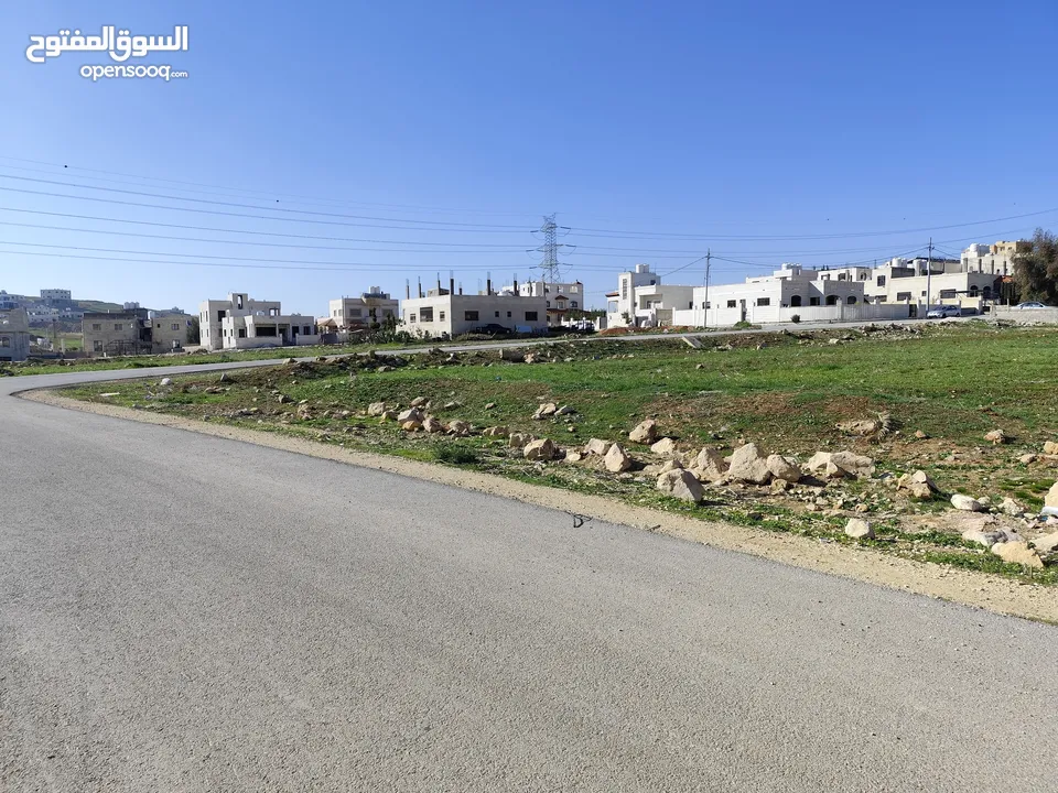 ارض للبيع من المالك  سكنية تنظيم ب على شارعين مساحة 752م2