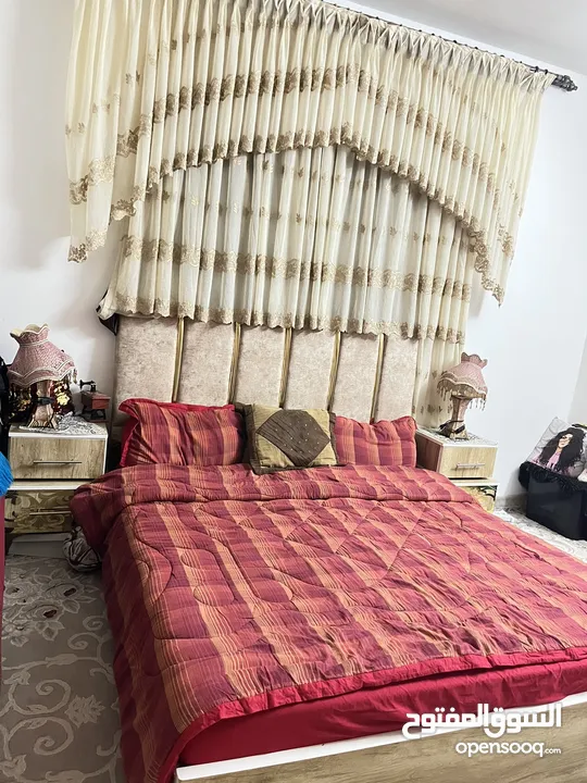 غرفة نوم خشب 5 قطع بحالة الجديد
