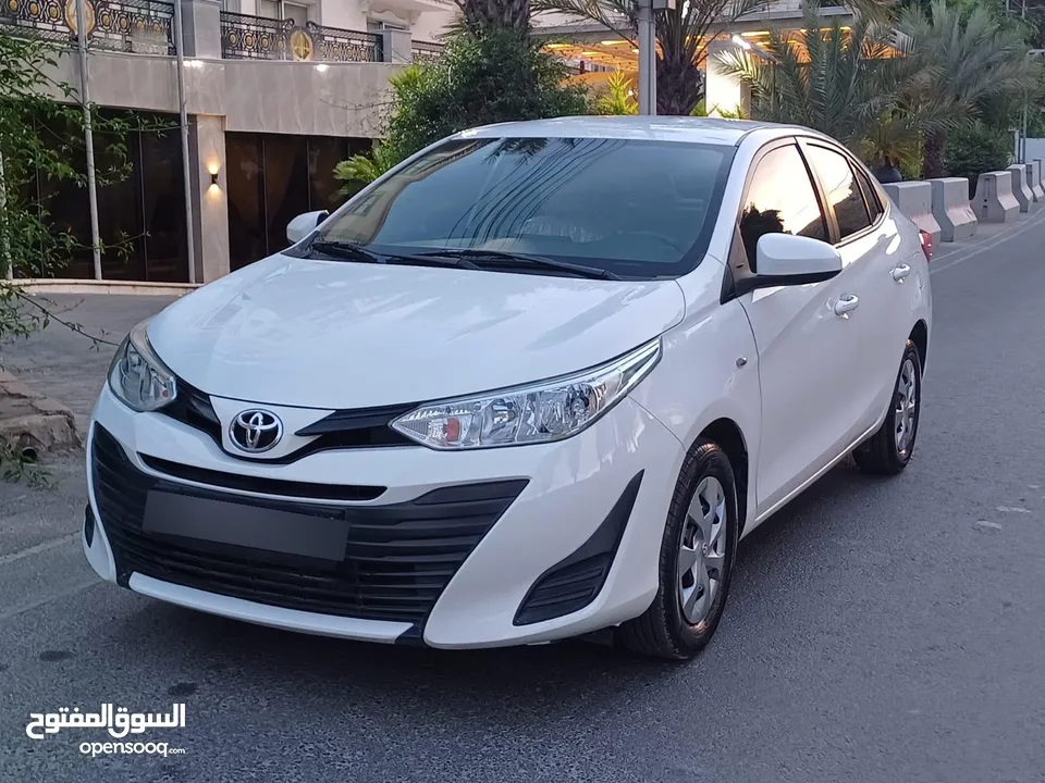 تويوتا يارس 2019   ماتور 1500cc بسعر 11500 دينار  الشكل الجديد فحص كامل 7 جيد بدون ملاحظات او قصعات