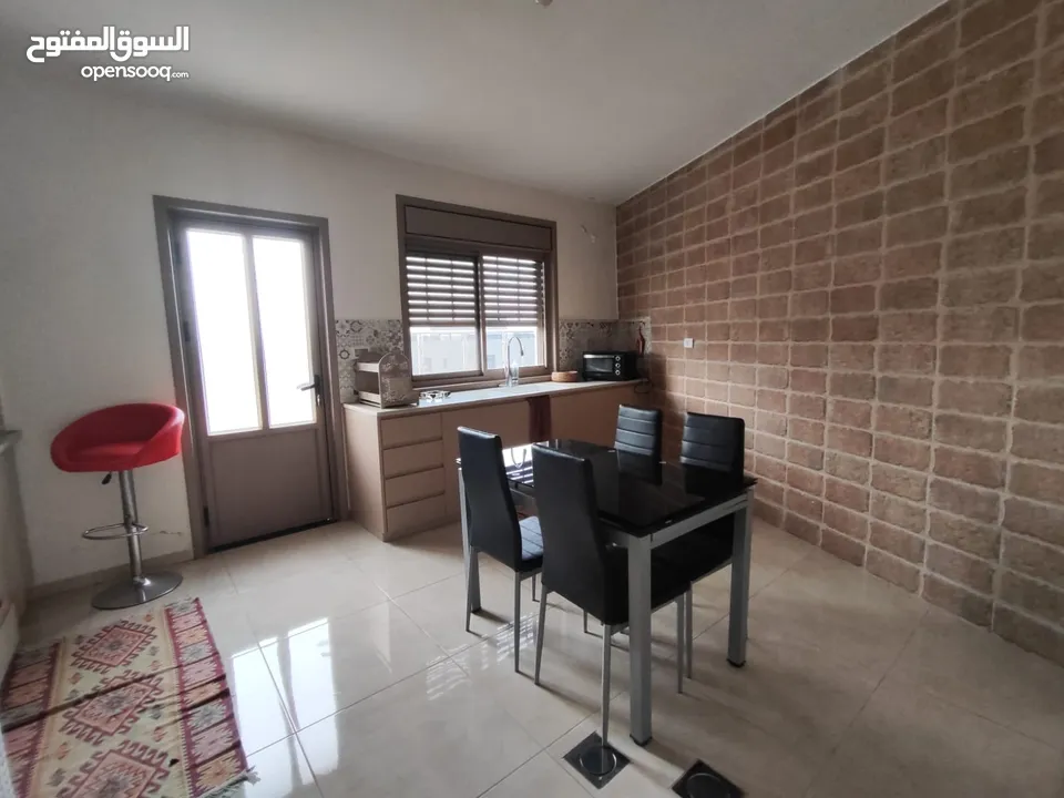 روف مفروش بإطلالة مميزة للإيجار – بيتونيا، دوار الفواكه