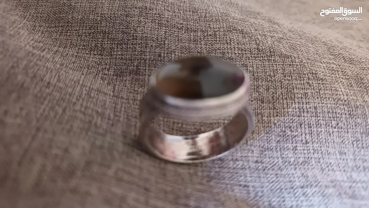 للبيع خاتم فضة اصلي عقيق يماني فريد من نوعه .