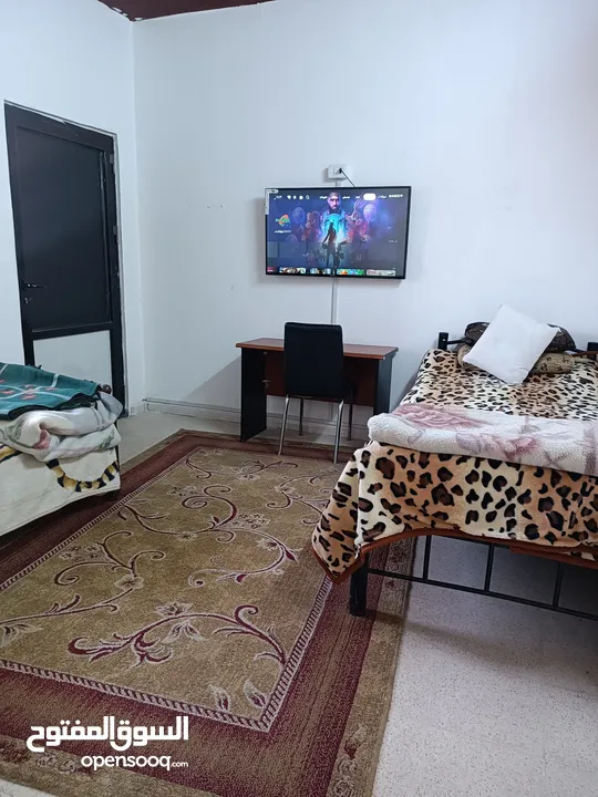 شقة مفروشة بنظام سويت مقابل الجامعة الاردنية بداية طلوع نيفين من المالك مباشرة / عمارة عائلية
