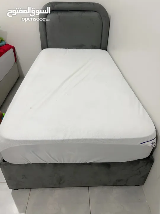 سرير فرد للبيع