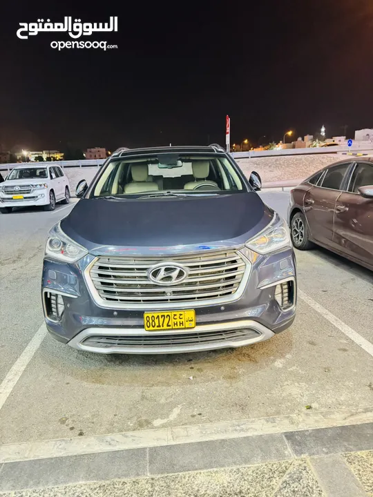 Hyundai grand Santa Fe 2017 First owner Oman agency low km full Option Top of the Line Car