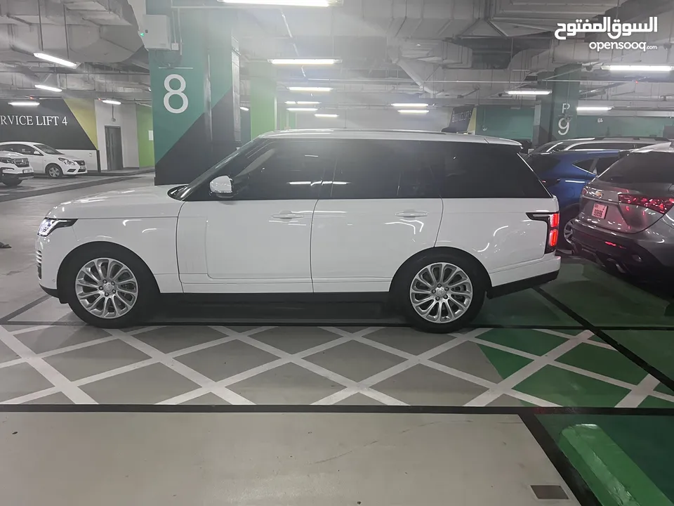 Range Rover HSE 2020 fully agency maintained under warranty !!