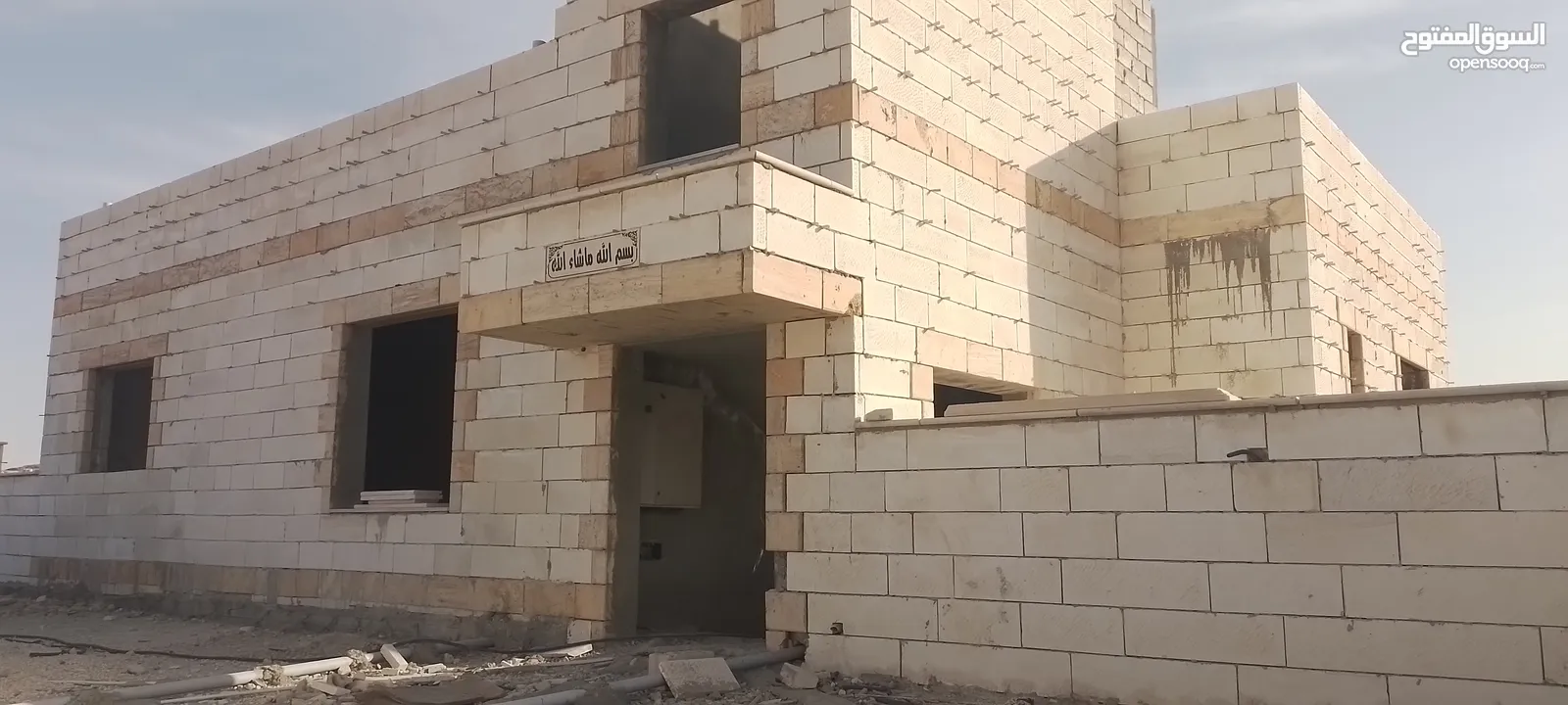 عماره سكنيه في صالحية العابد مكونه من أربع طوابق  وكراج وبئر ماء 60 متر وكوشان مستقل جميع الخدمات