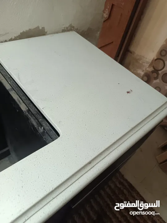 مطبخ صغير يصلح لروف من اجود انواع الخشب خشب لاتيه ثقيل مع قاعدة مع رخام 2 متر في 60