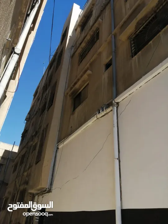 عمارة تجارية للبيع 8 شقق و 3 مخازن