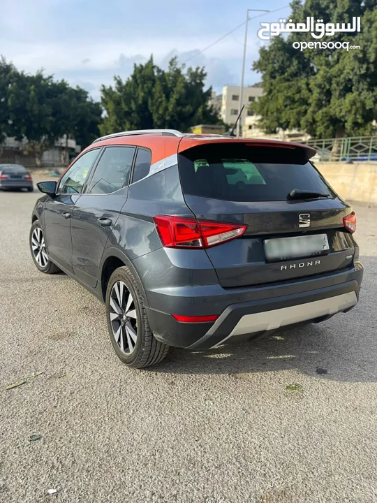 سيات ارونا لون مميز للبيع