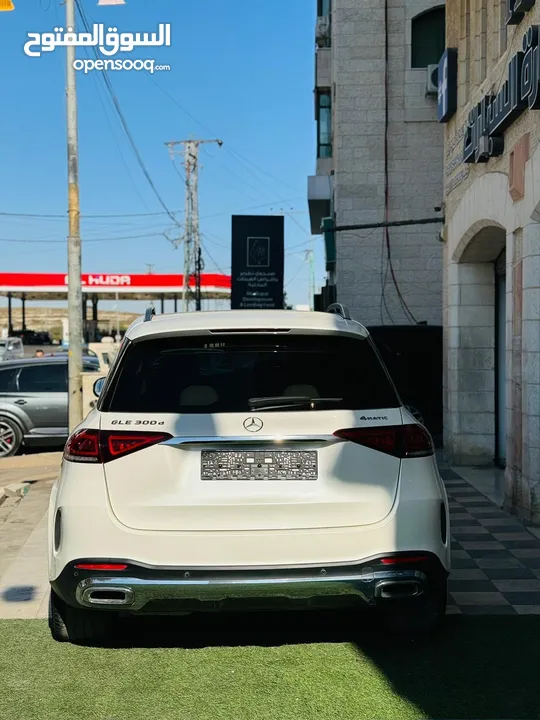 جيب مرسيدس GLE 300b  السيارة ب