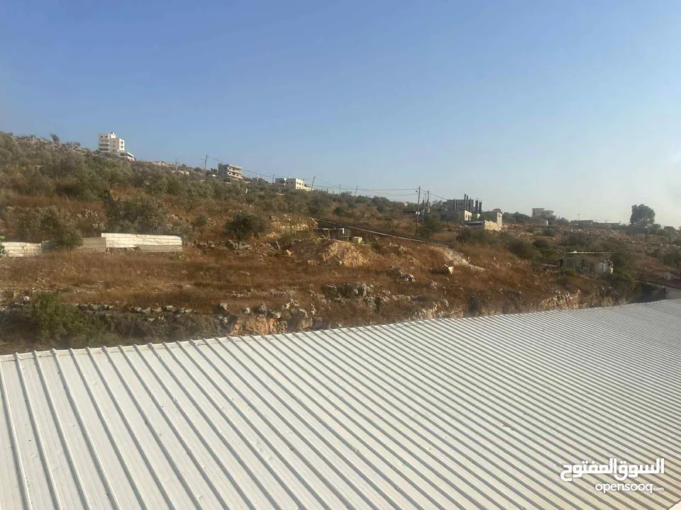 اراض 9 دونم مع مشروع مزرعه جاج مرخصه و موقع استراتيجي قريب ع معبر تجاري و مدخل اهل الداخل محتل