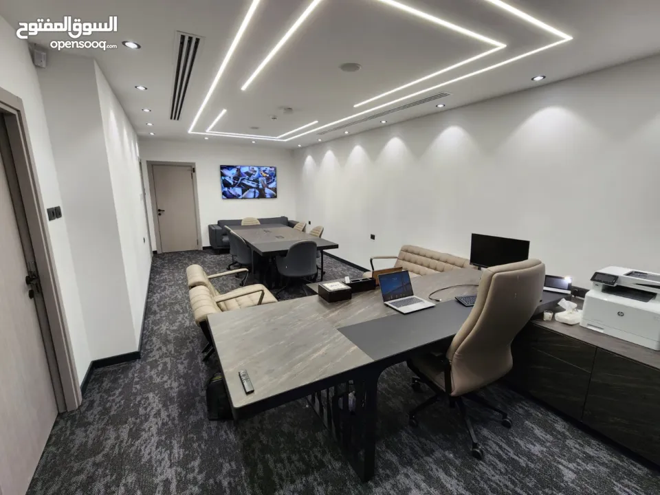 مكتب فخم للإيجار أو البيع