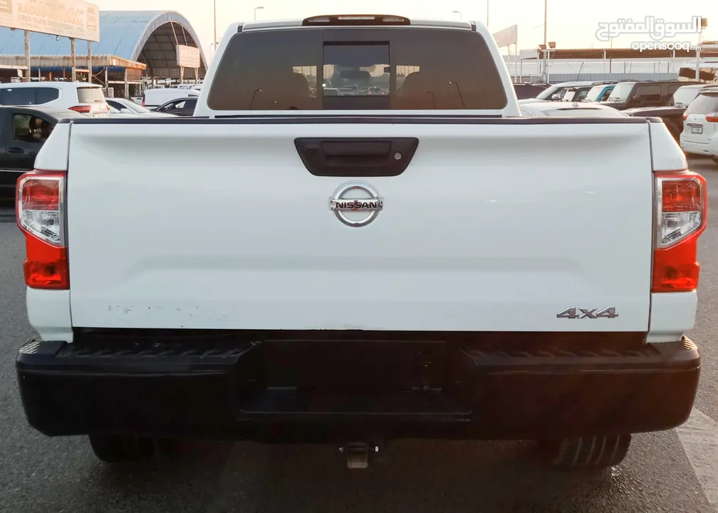 Nissan Titan XD 4X4 V8 5.6L Model 2017