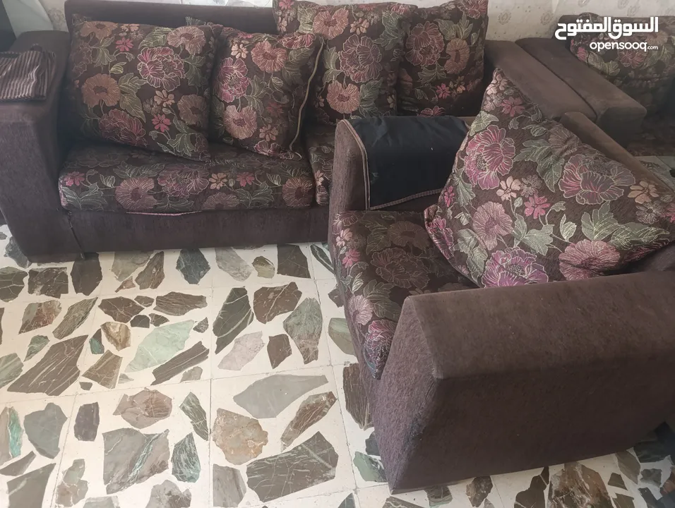 طقم كنب بحالة جيدة