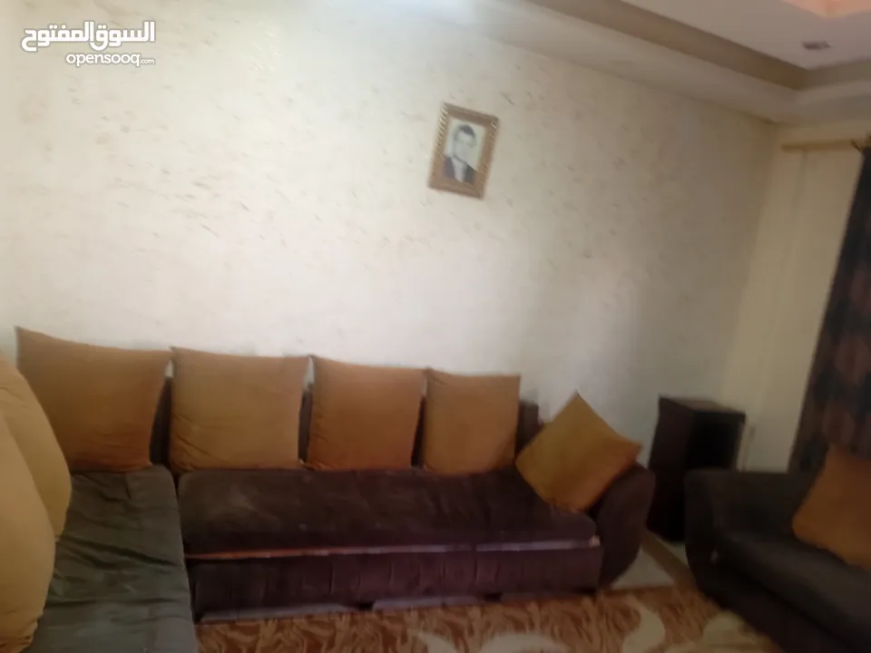 طقم كنب معيشه للبيع  بحاله جيده جدا