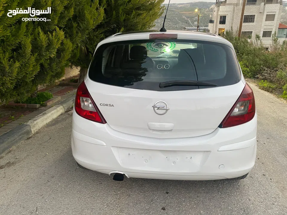 اوبل كورسا اتوماتيك. 2015. الماني. مطور 1400 بنزين. تامين وترخيص لشهر 5. جنط اسود مميز.سقف اسود. شاش