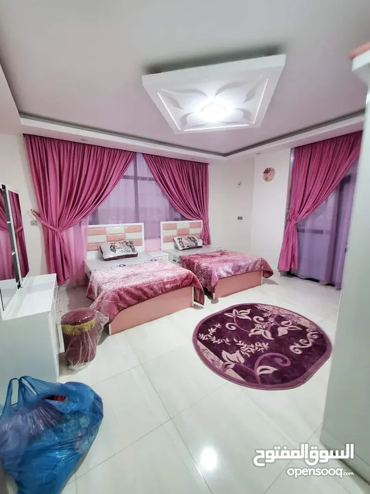شقة للإيجار 5 غرف مساحة واسعة للغرف والصالات صنعاء