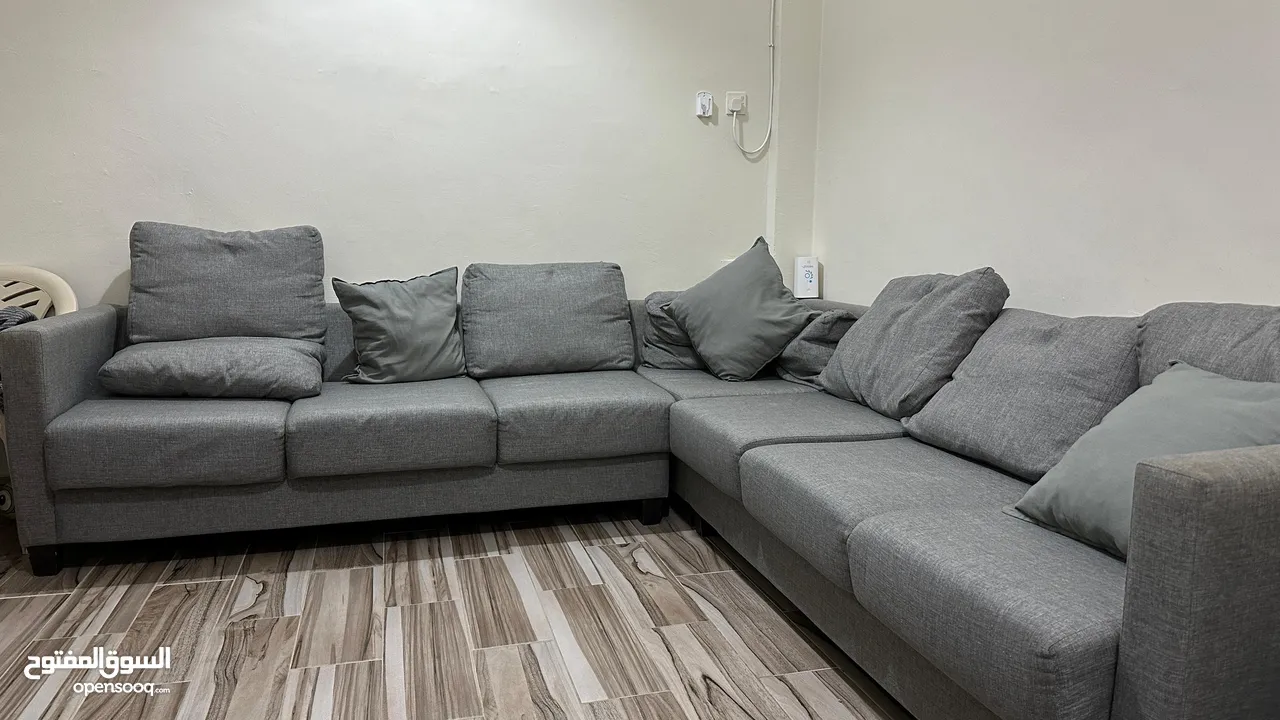 NEAT SOFA SET EXCELLENT QUALITY WITH PILLOWS BRAND BANTA
