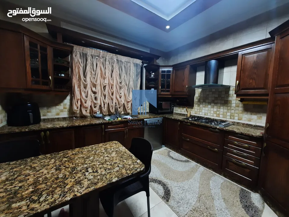 شقة مفروشة فاخرة للبيع في أم أذينة - قرب أبراج السادس 150م مع ترس 50م تشطيب سوبر ديلوكس