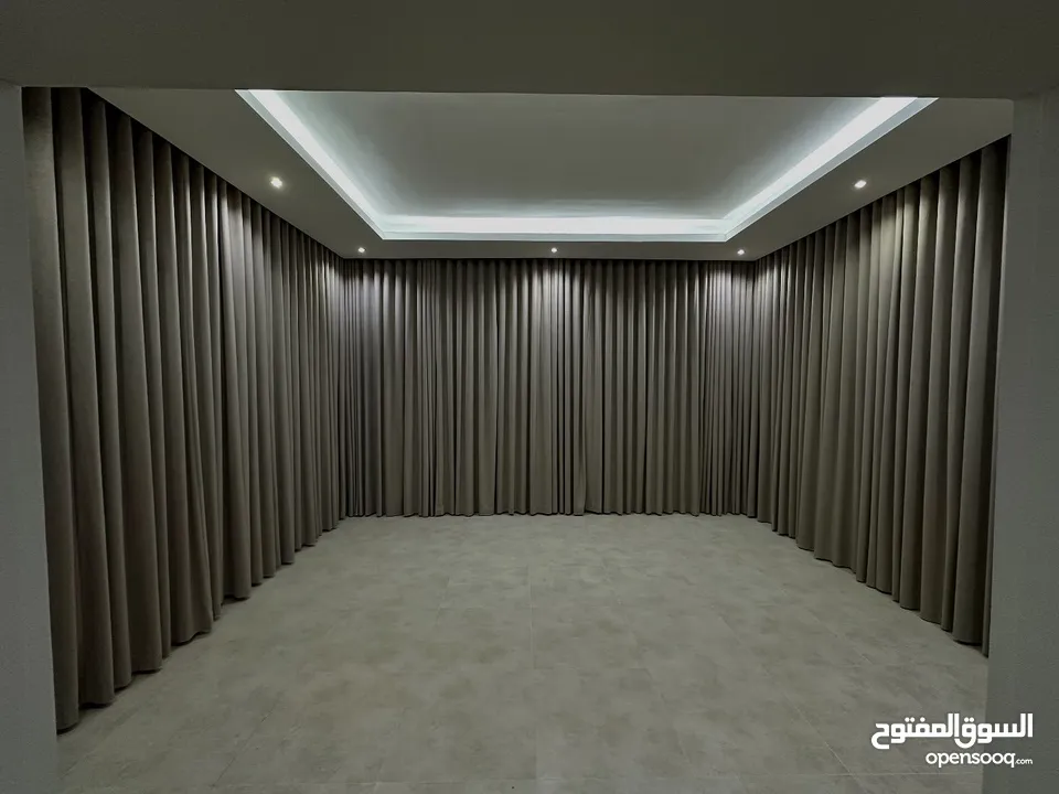 ستائر وايفي حديثه