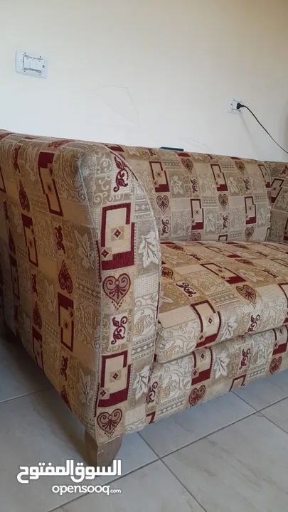 طقم كنب بحاله جيده خشب سويد 5سم