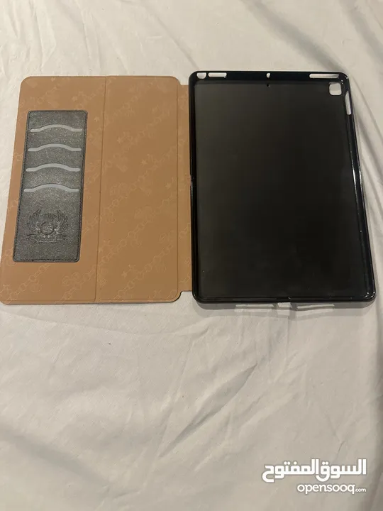 Ipad 9 64gb dark silver color excellent condition almost never used and it comes with a charger