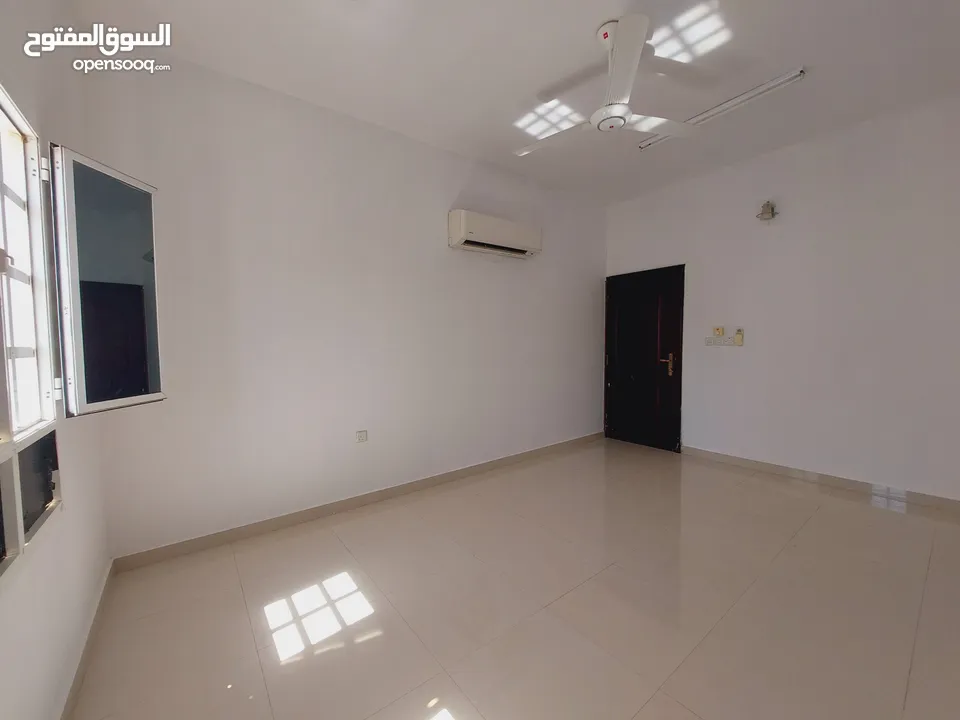 غرف نظيفه للشباب العمانين في الموالح الجنوبية/ شامل كافة الخدمات
