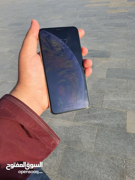 iPhone xs max 256gb عرض خاص و بأقل سعر الهواتف نظيفة جدا مع جميع ملحقاتها و بأقل الأسعار